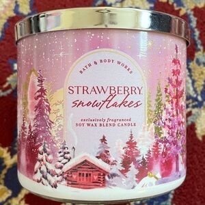 Bath & Body Works Strawberry Snowflakes Candle - Pink